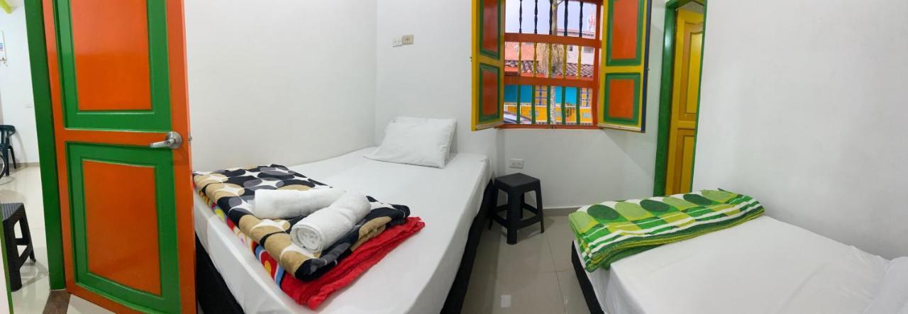 Casa Hostal Las Palmeras Guatapé Екстериор снимка